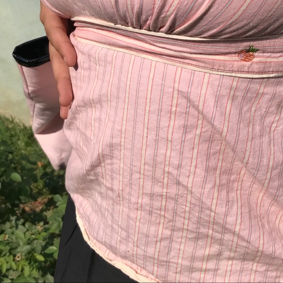 Cute peach top🍑🦩 - Picture 1 of 5